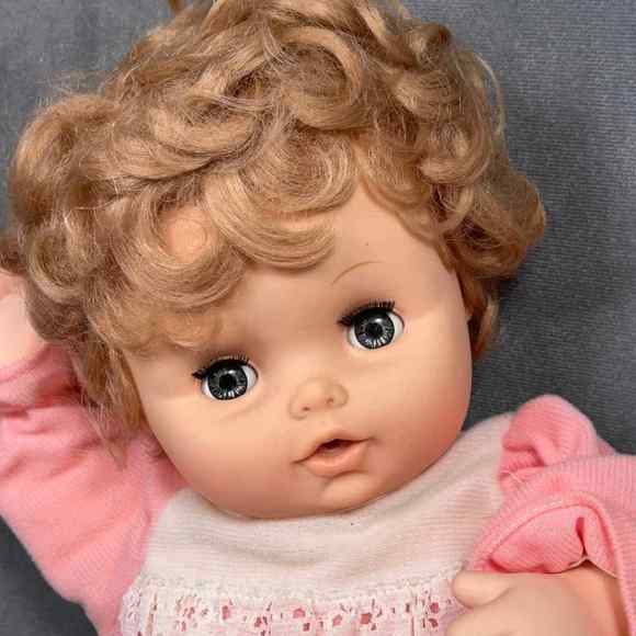 Vintage Eegee Goldberger 1981 Hong Kong Baby Doll Curly Sleepy Eyes Soft Body - Picture 3 of 11